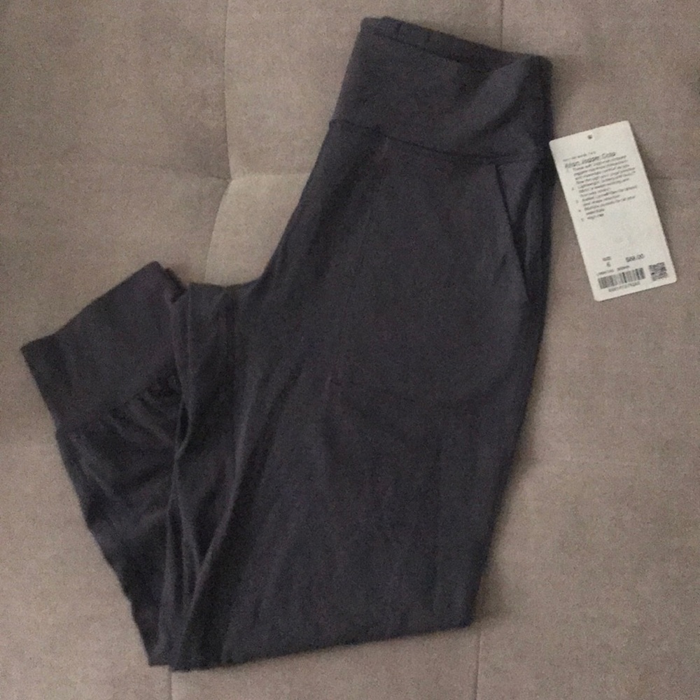 Lululemon align jogger crop size 6 new with tag
